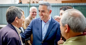 "Ouvir antes de decidir": Mário Rocha visita comércio local para ouvir empresários de Paredes